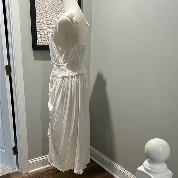 Elegant White Draped Women's Dress - Picture 4 of 5
